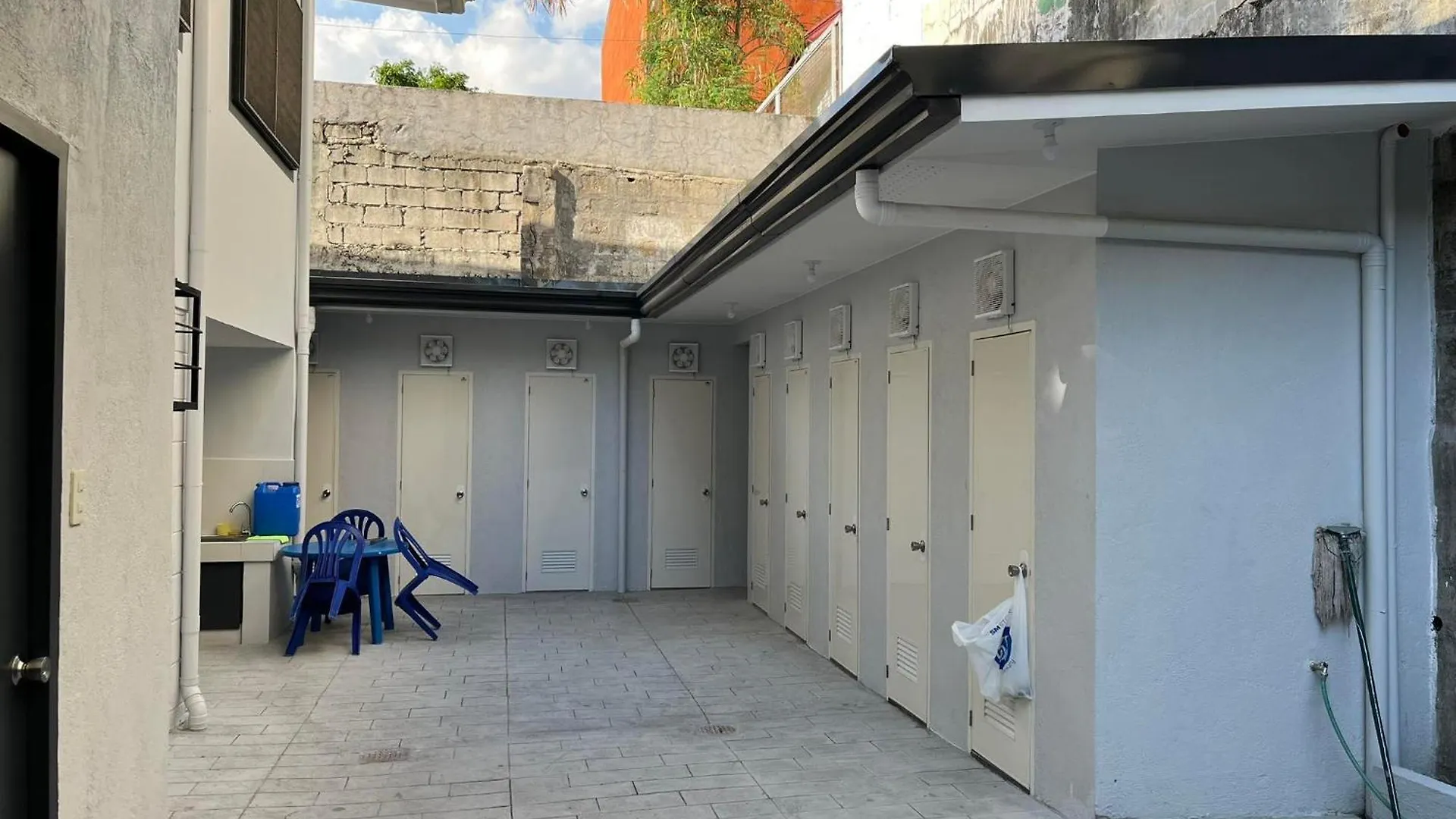 L'Pad Place Mandaluyong Hostel